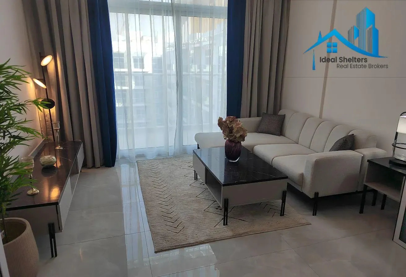 Pool View Fully Furnished 1BR Near Metro