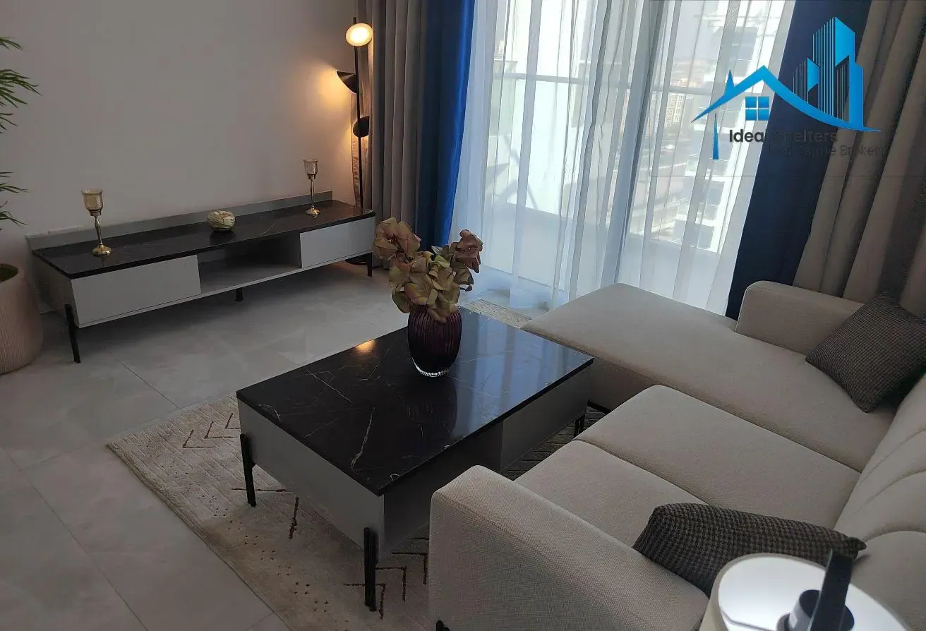 Pool View Fully Furnished 1BR Near Metro