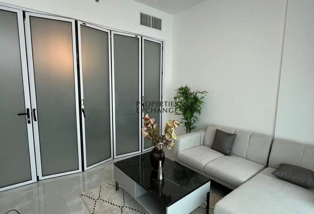 HIGH FLOOR | POOL VIEWS | NEAR METRO
