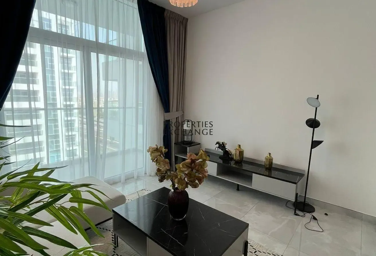 HIGH FLOOR | POOL VIEWS | NEAR METRO