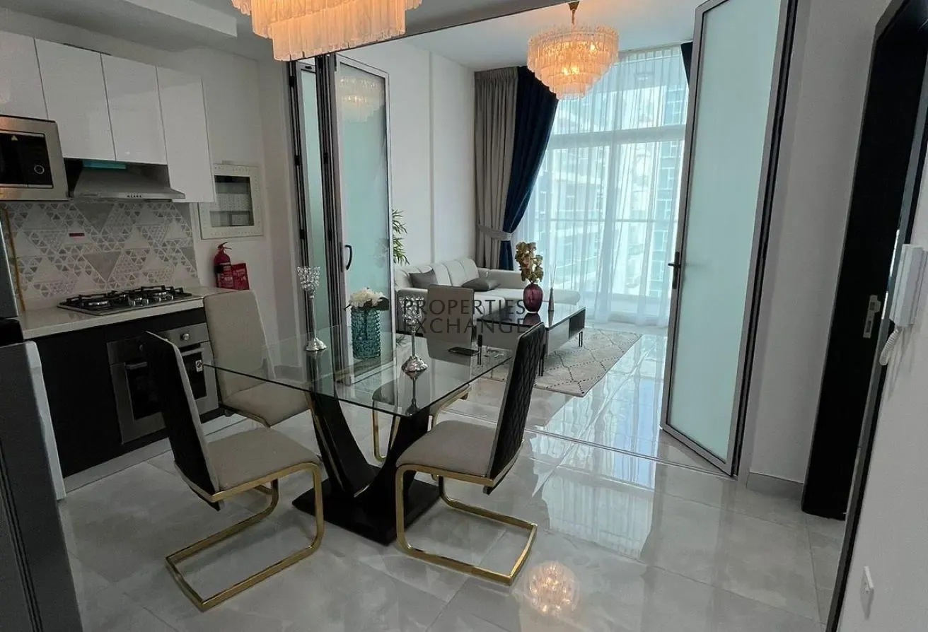 HIGH FLOOR | POOL VIEWS | NEAR METRO