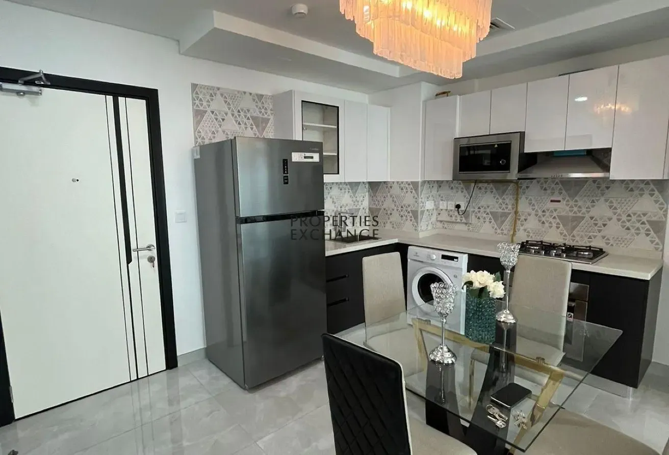 HIGH FLOOR | POOL VIEWS | NEAR METRO