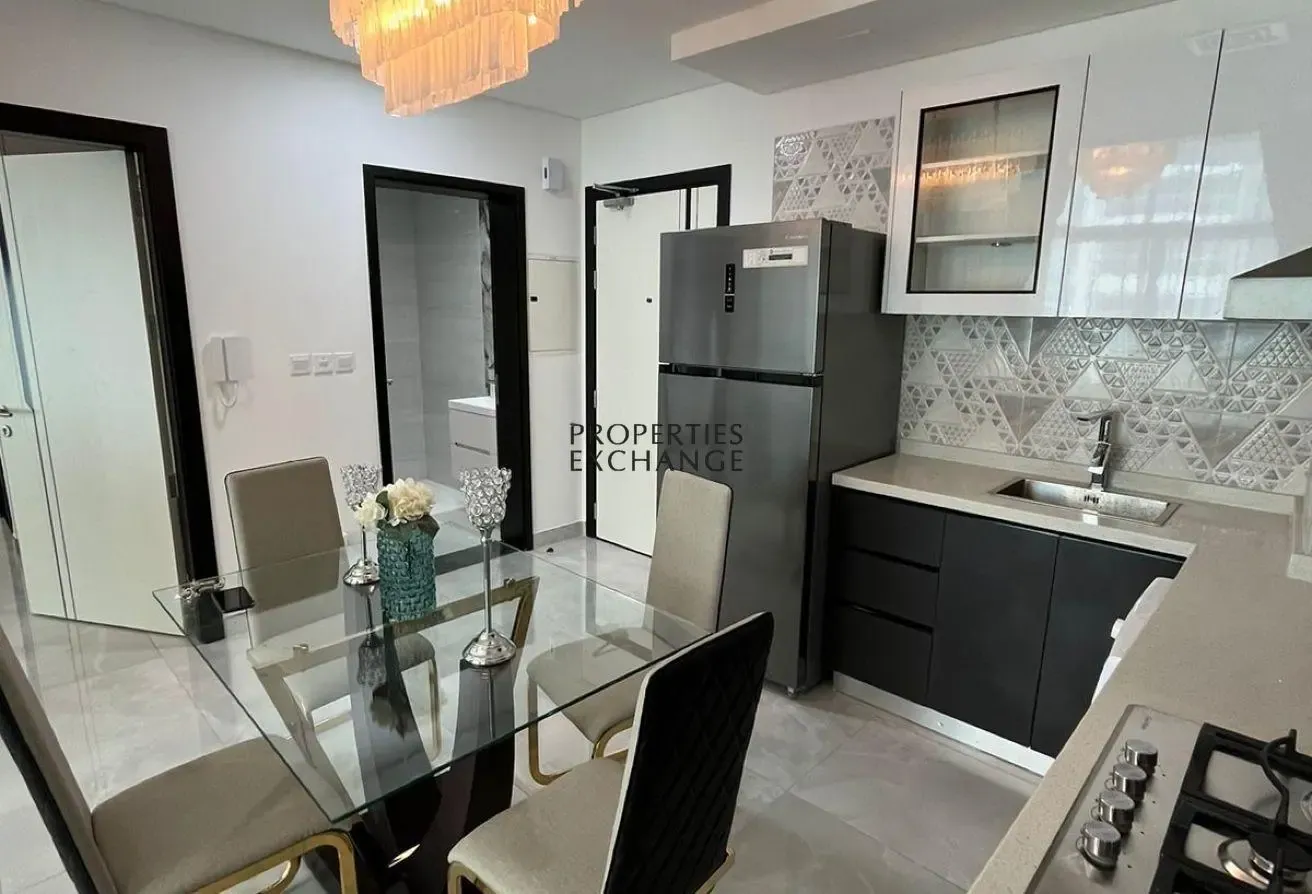HIGH FLOOR | POOL VIEWS | NEAR METRO