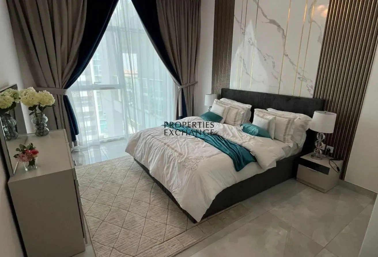 HIGH FLOOR | POOL VIEWS | NEAR METRO