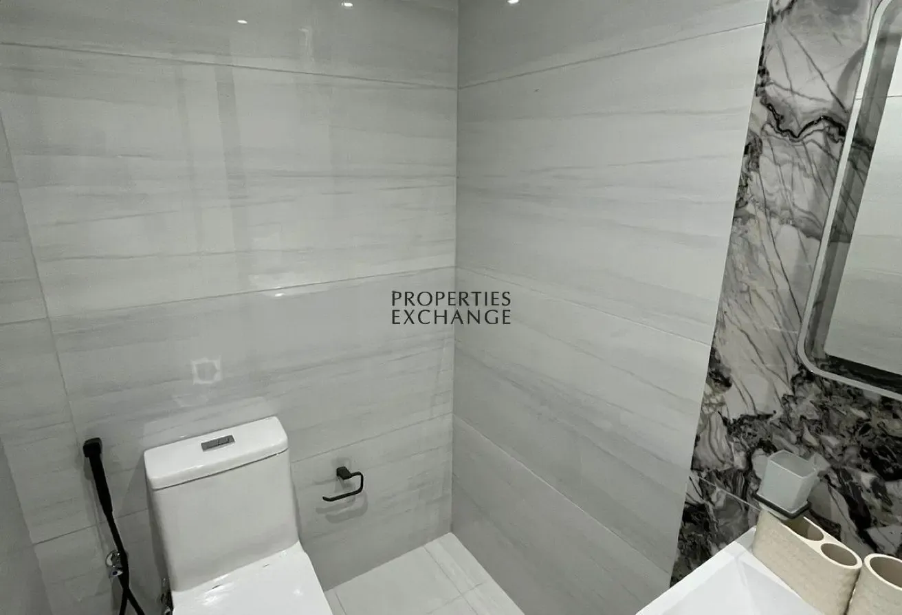 HIGH FLOOR | POOL VIEWS | NEAR METRO