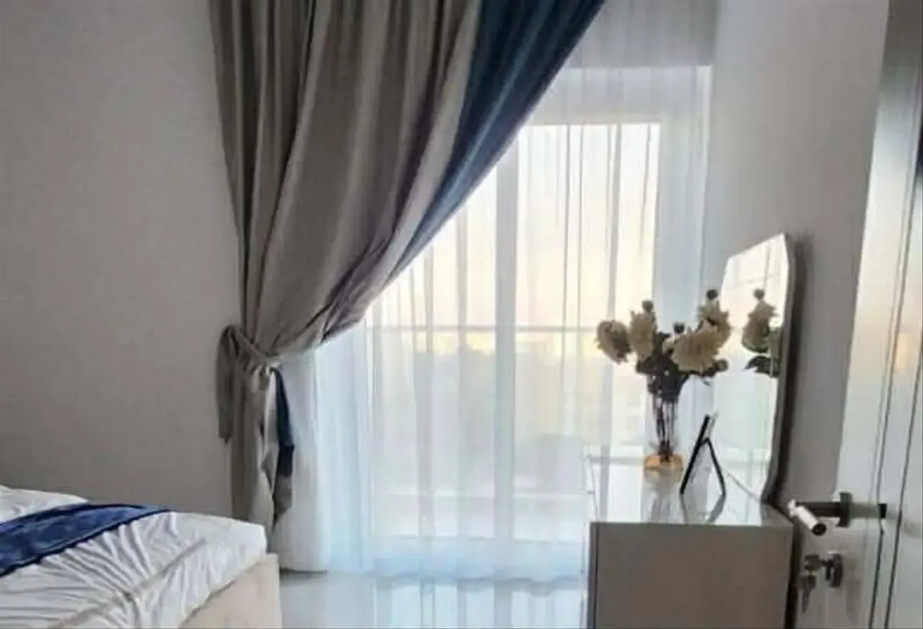 Luxurious furnished 2BR | Study | Close to metro