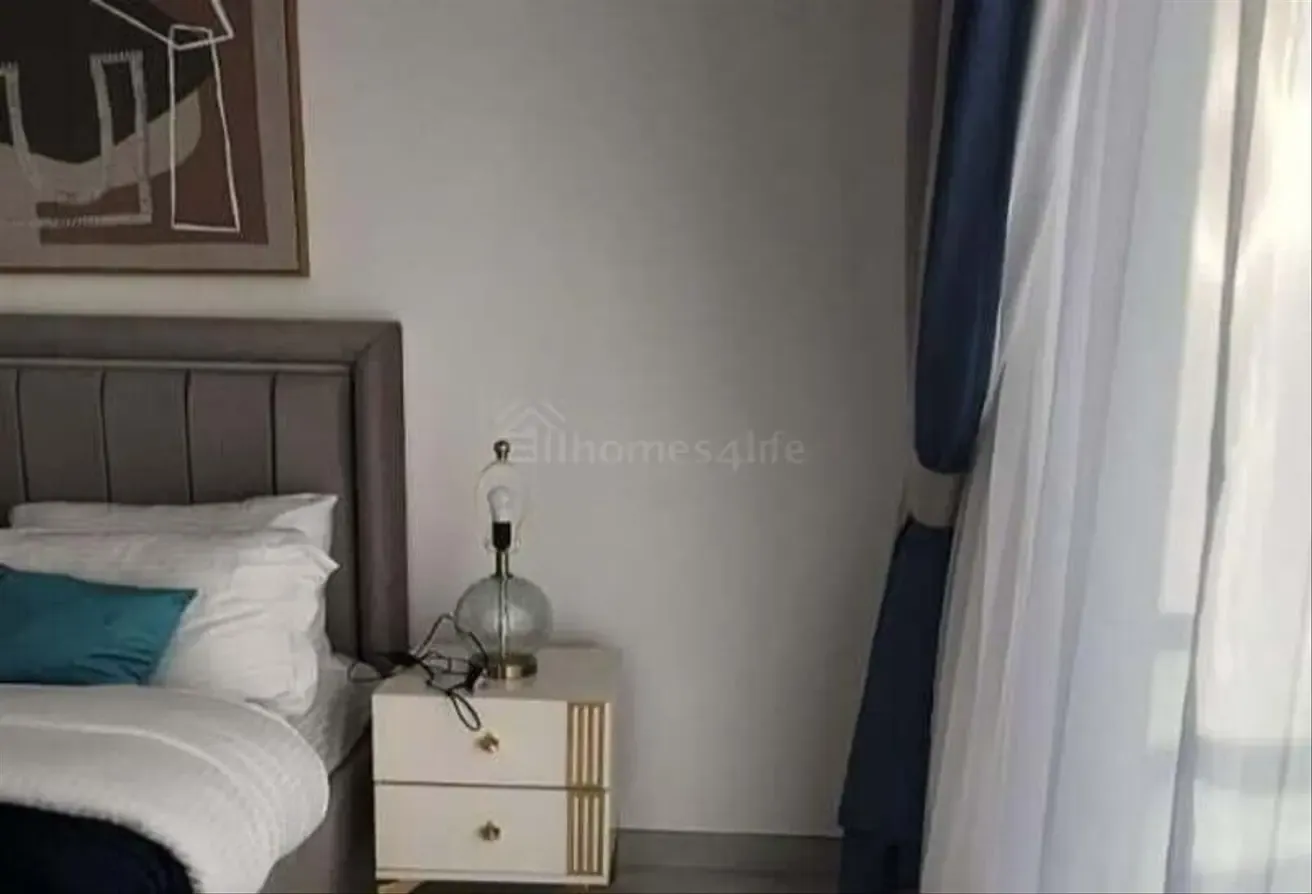 Luxurious furnished 2BR | Study | Close to metro