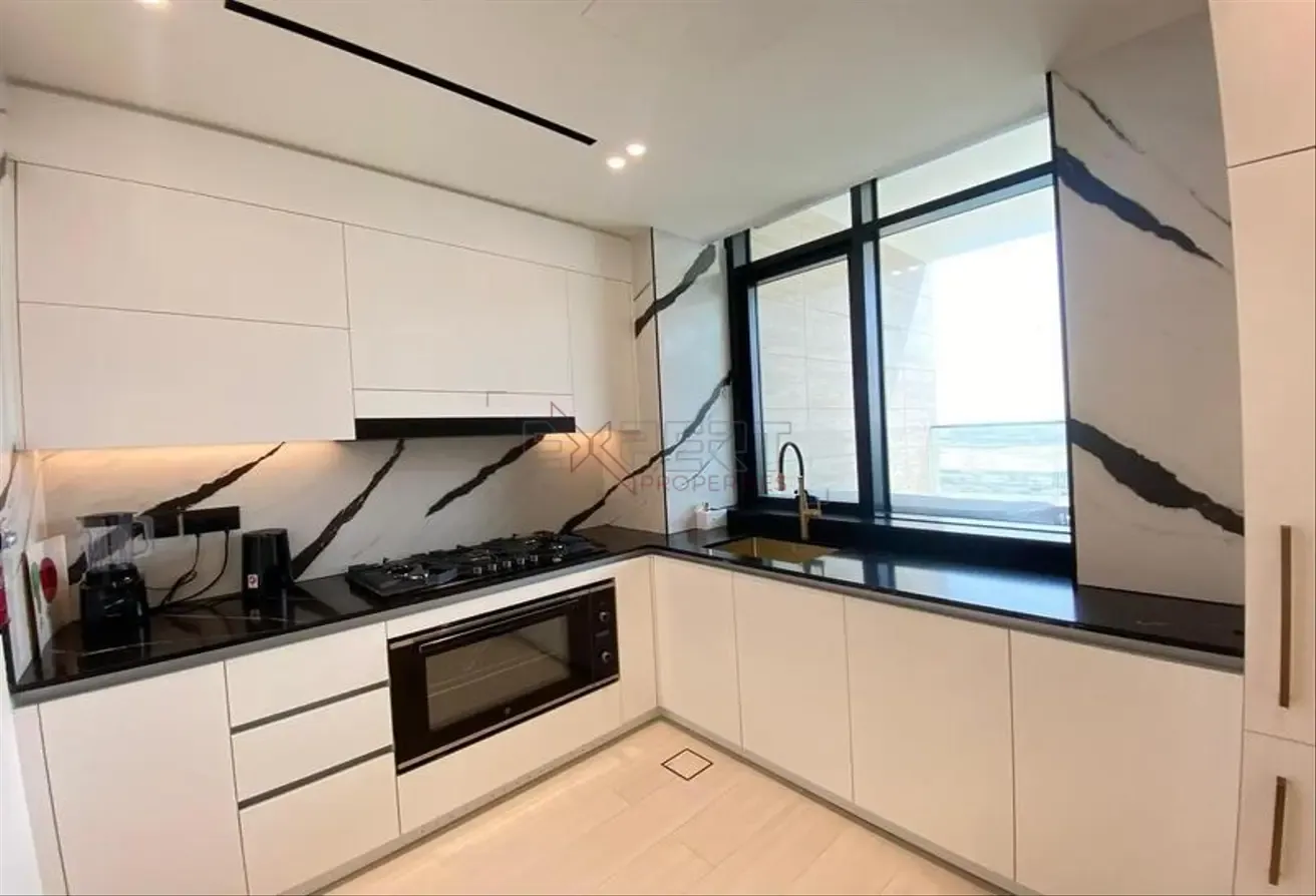 Furnished Apartment | Canal Views | Open Layout