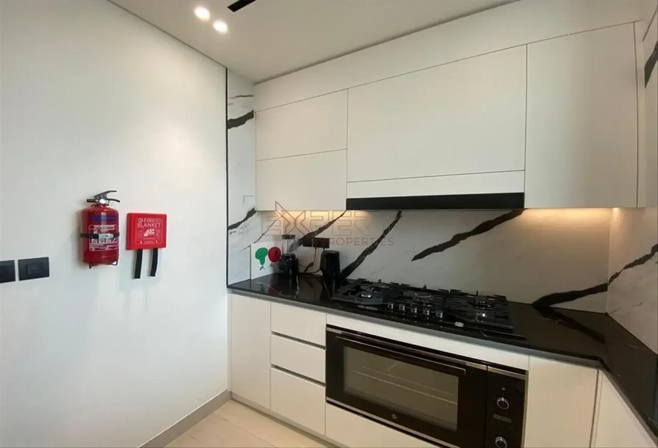 Furnished Apartment | Canal Views | Open Layout
