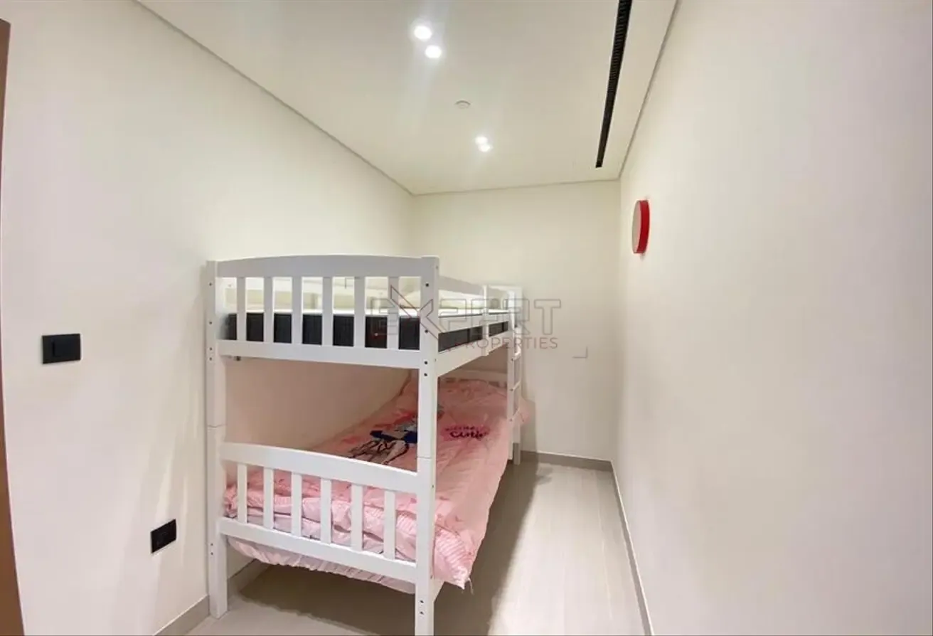 Furnished Apartment | Canal Views | Open Layout