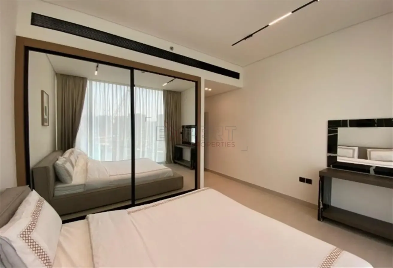 Furnished Apartment | Canal Views | Open Layout