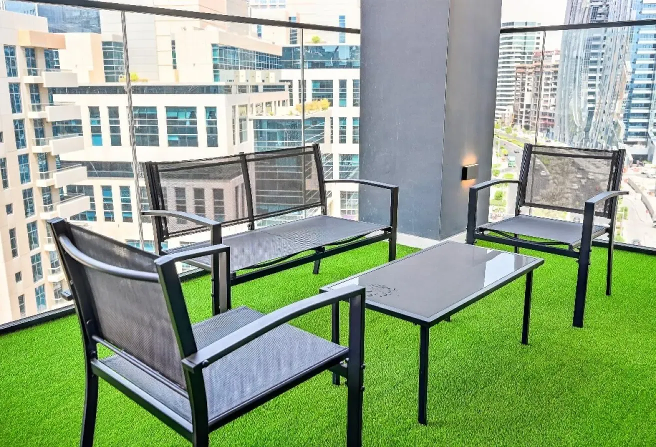 2 BR + Maids | Vacant | Canal View