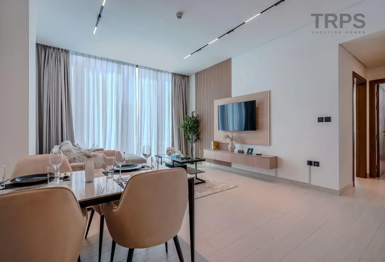 Private Jacuzzi | Modern Furnished | Canal View