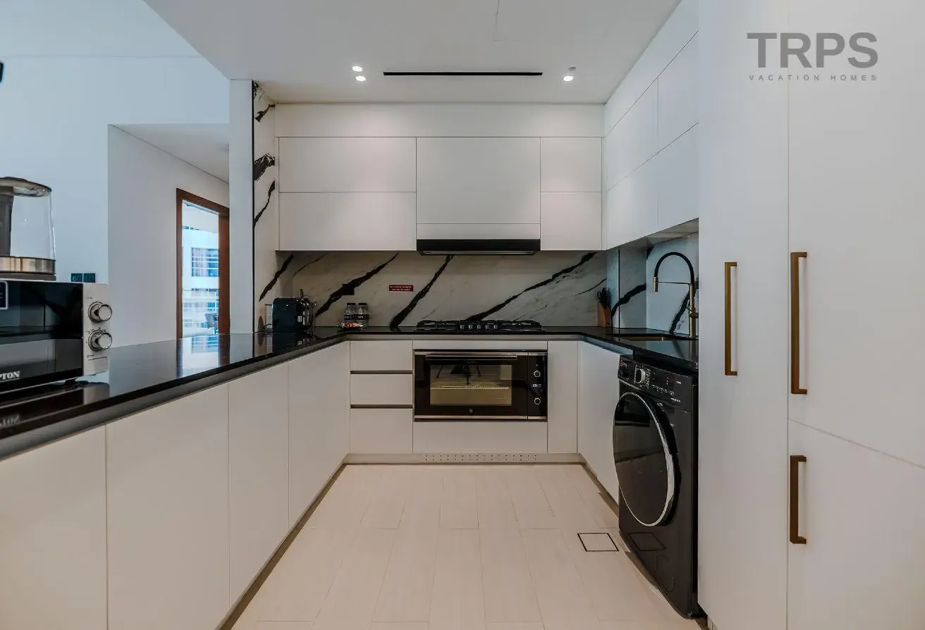 Private Jacuzzi | Modern Furnished | Canal View