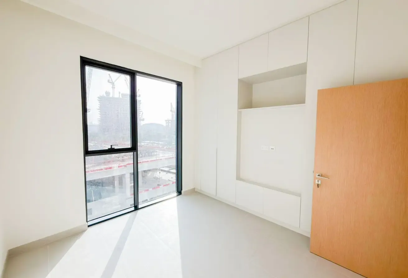 Mid Floor | Appliances Included | Multiple Cheques
