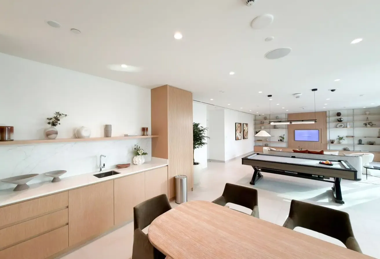 Mid Floor | Appliances Included | Multiple Cheques