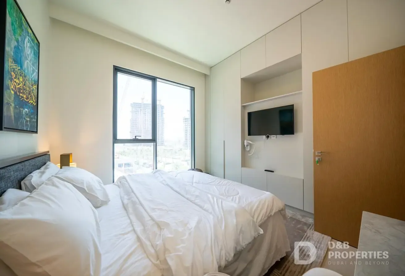Premium Furnishing | Available | Partial Park View