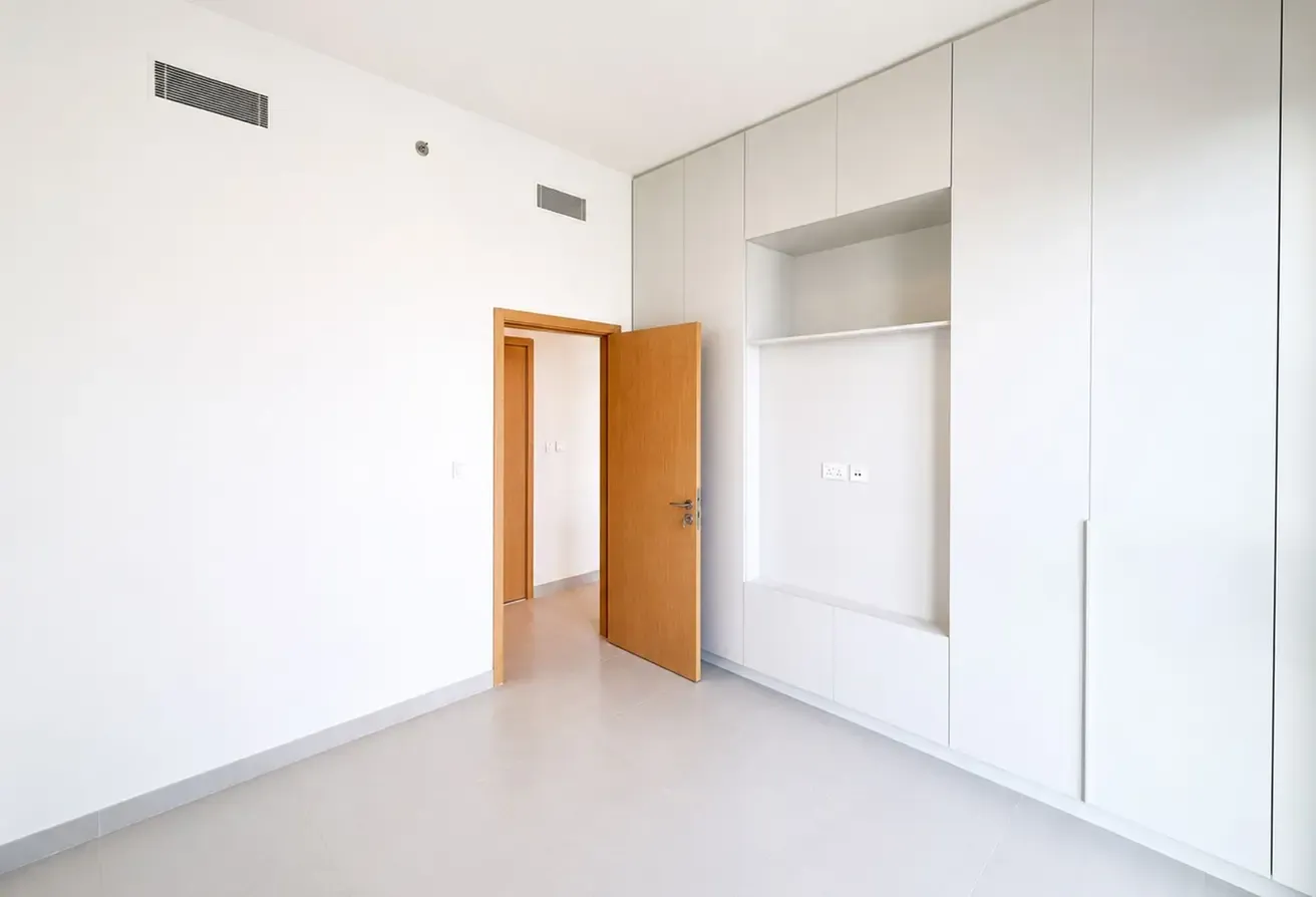 Community View | High Floor | White Goods
