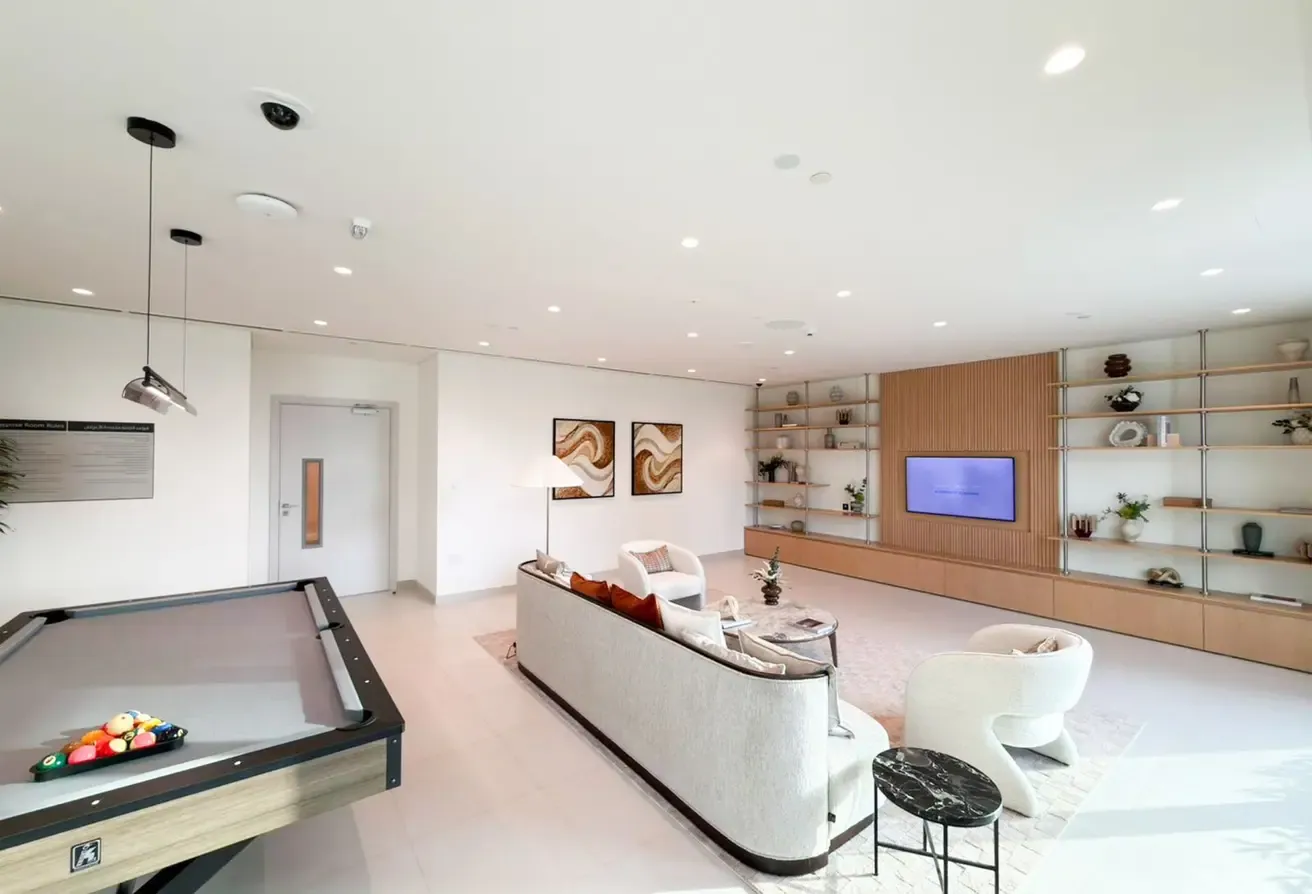 Community View | High Floor | White Goods