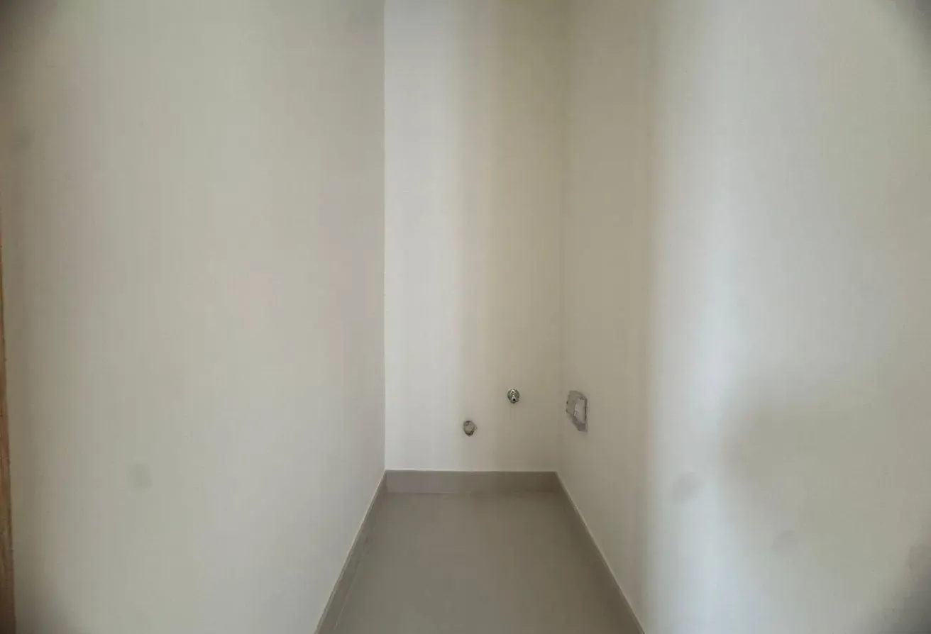 High floor|Ready to move| With balcony|Unfurnished