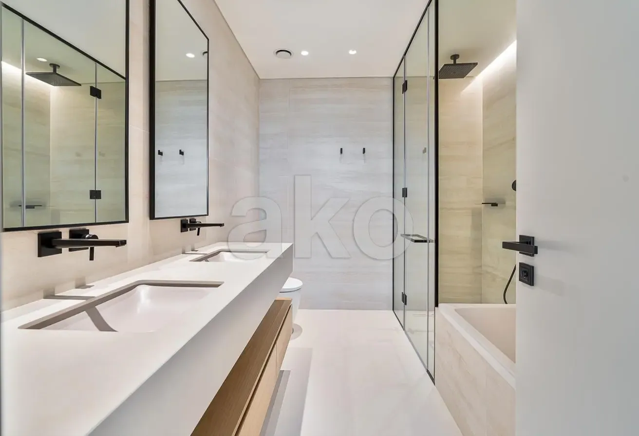 Kempinski 3BR | Stunning Creek View | Huge Balcony