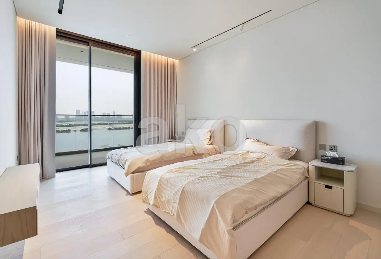 Brand New 3BR Stunning Creek View Fully Furnished