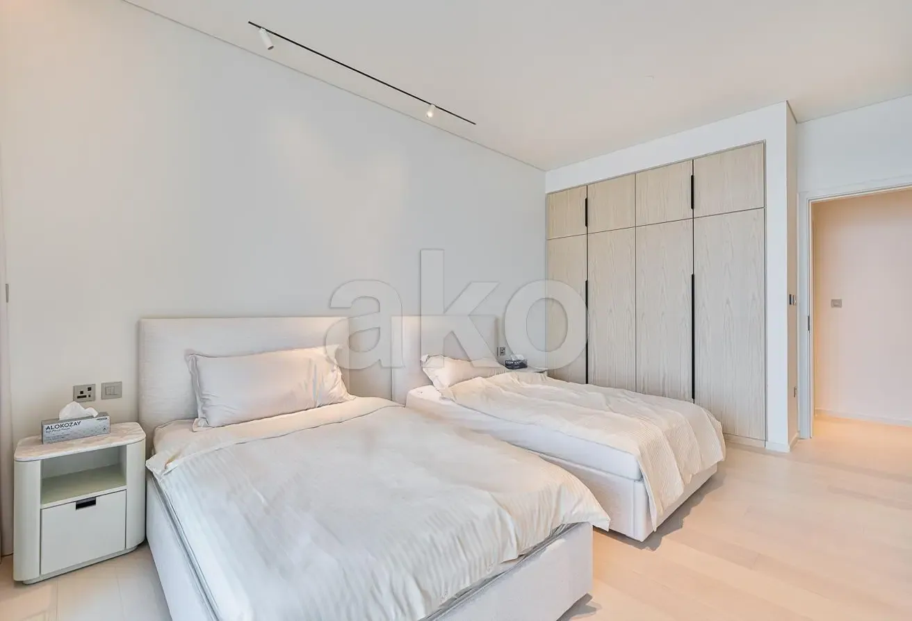 Brand New 3BR Stunning Creek View Fully Furnished