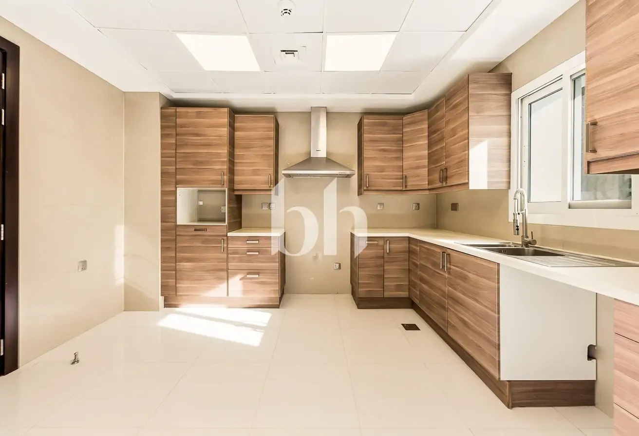 5 Bedrooms | Upgraded | Vastu | Corner Plot