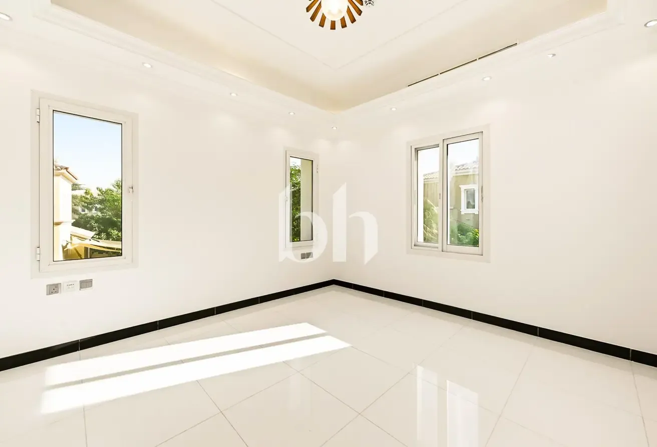 5 Bedrooms | Upgraded | Vastu | Corner Plot