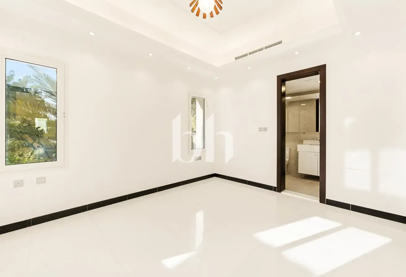 5 Bedrooms | Upgraded | Vastu | Corner Plot