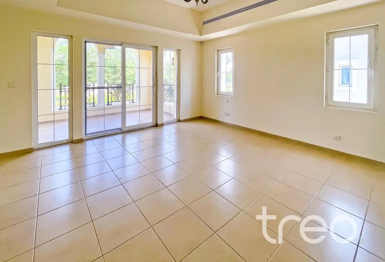 3 Bedroom  |  Vacant  |  Alvorada 4