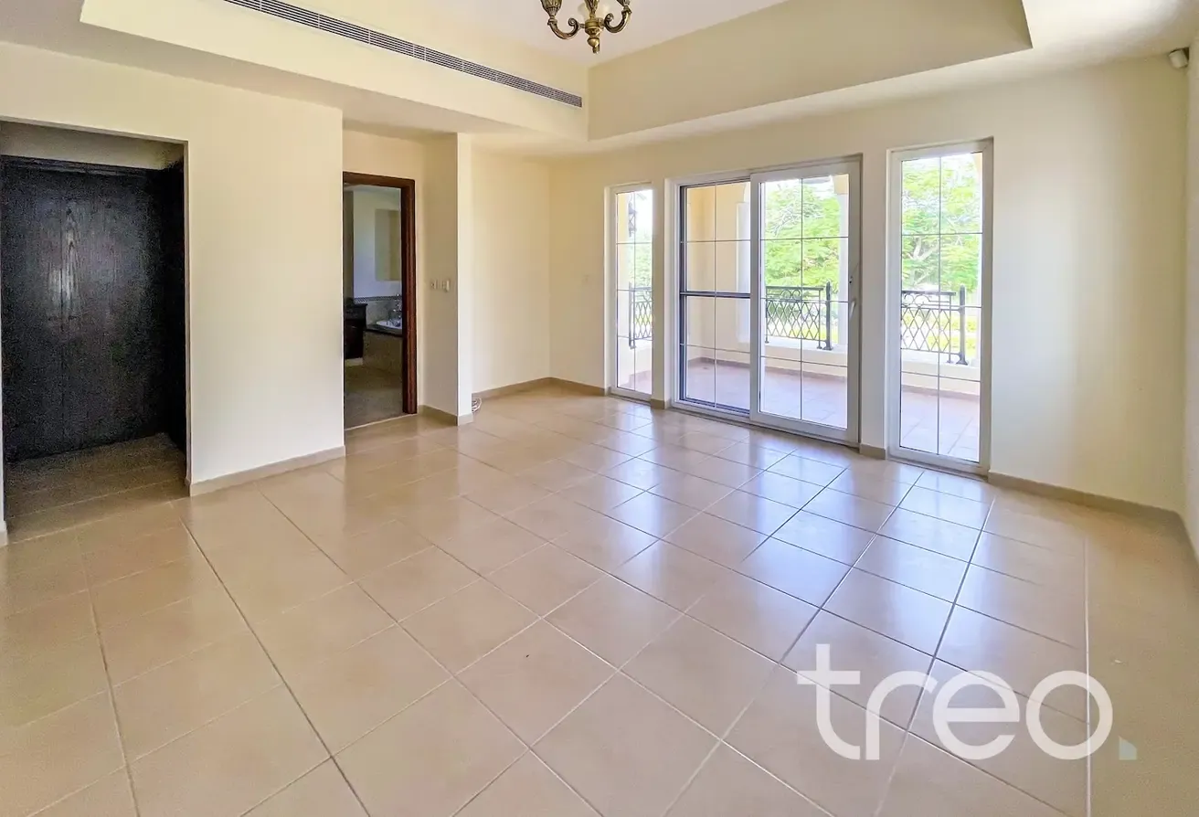 3 Bedroom  |  Vacant  |  Alvorada 4