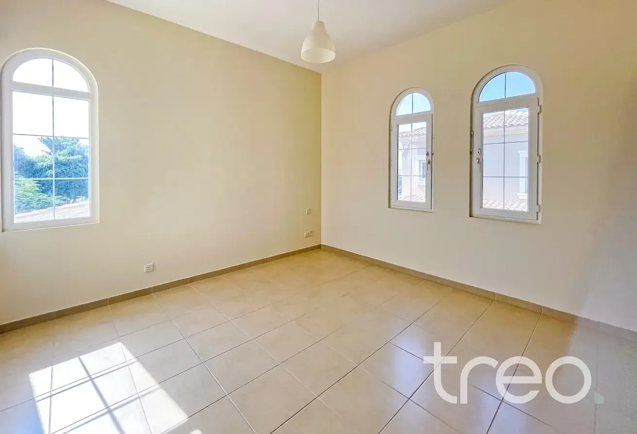 3 Bedroom  |  Vacant  |  Alvorada 4