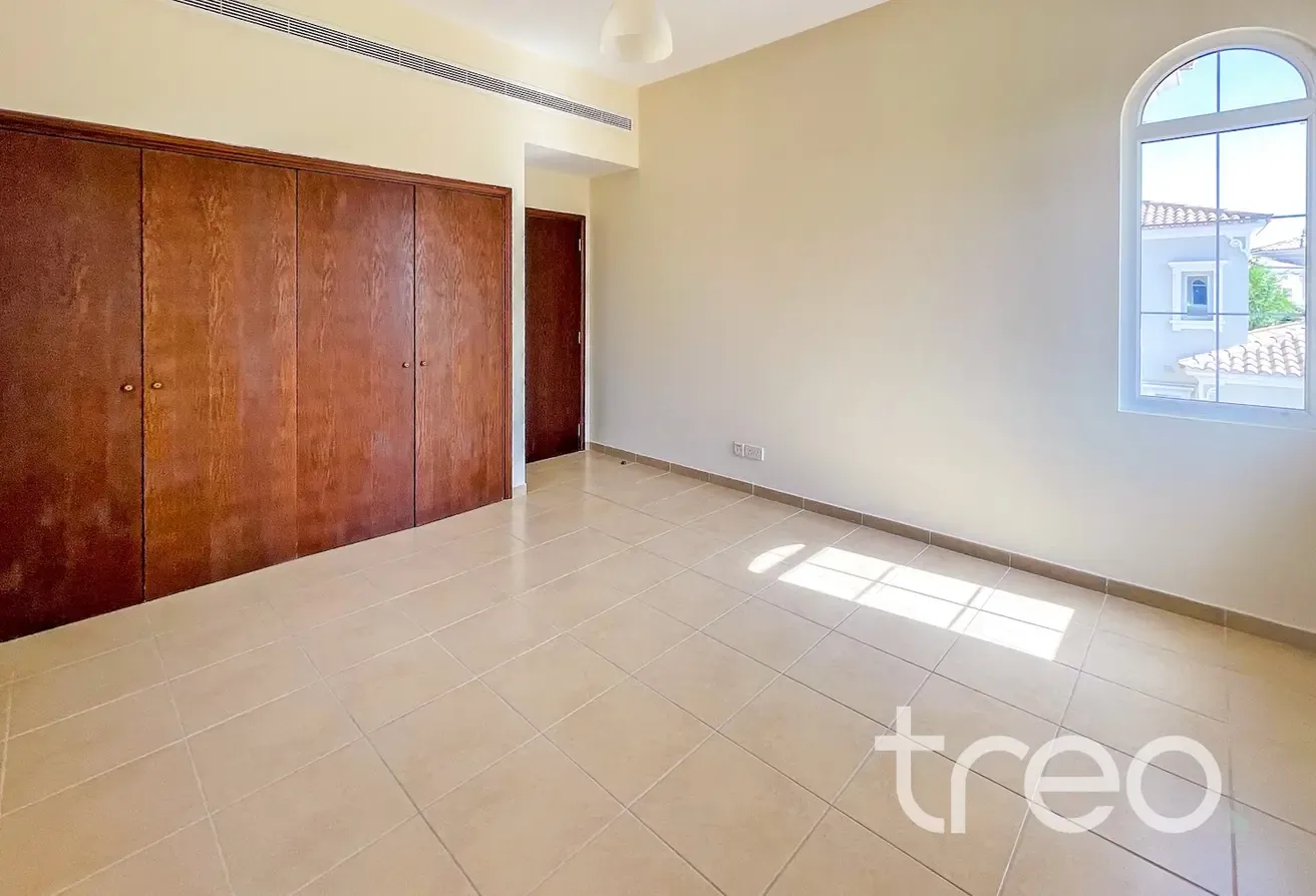 3 Bedroom  |  Vacant  |  Alvorada 4