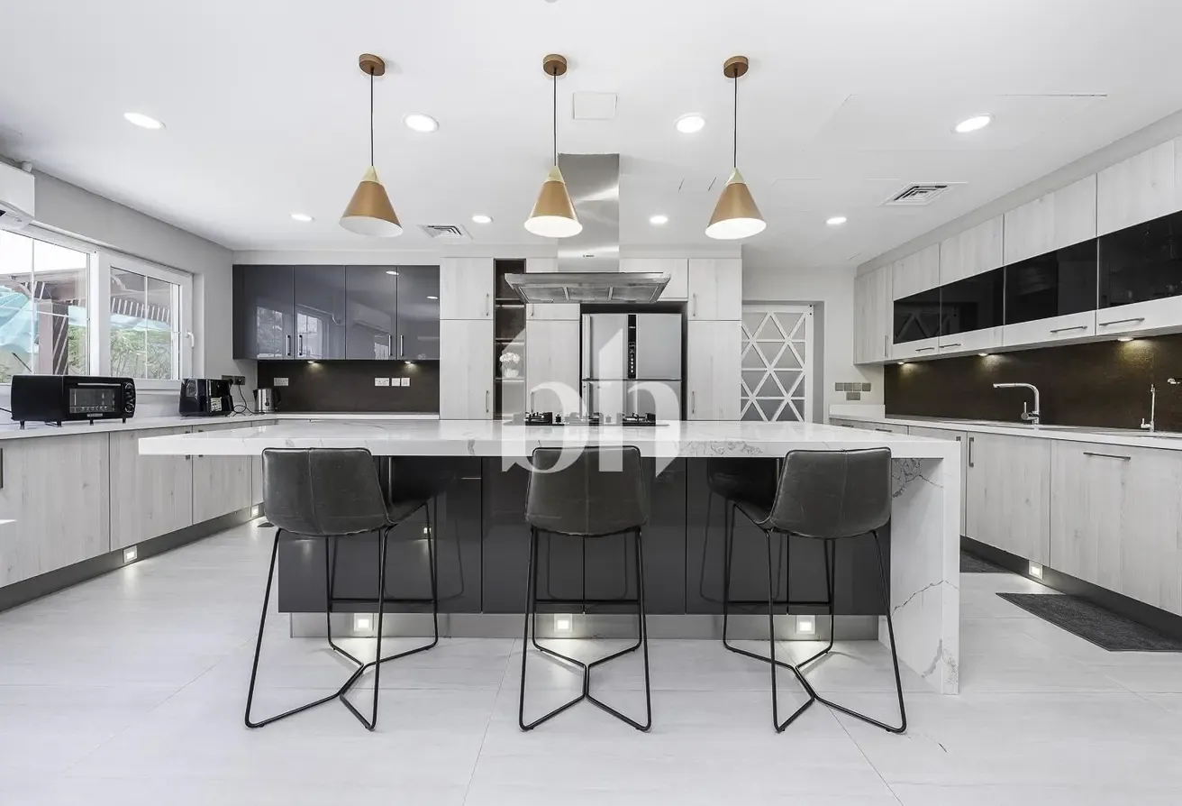 Upgraded 5BR Villa | Quiet Street| Maintenance Inc