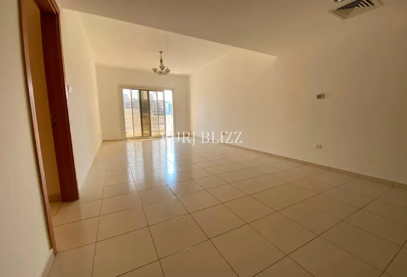 Well-Kept 1BR | Pool View | Prime Location