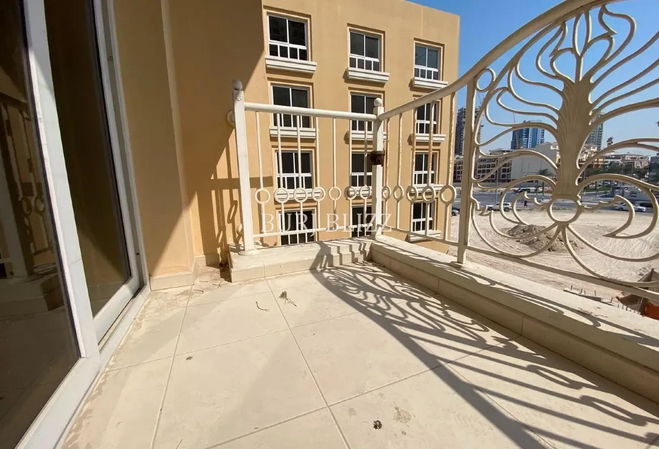 Well-Kept 1BR | Pool View | Prime Location