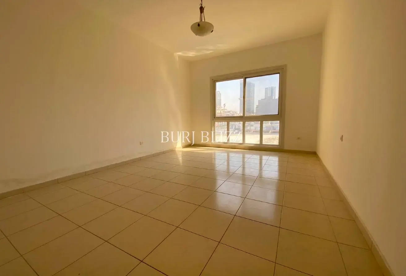 Well-Kept 1BR | Pool View | Prime Location