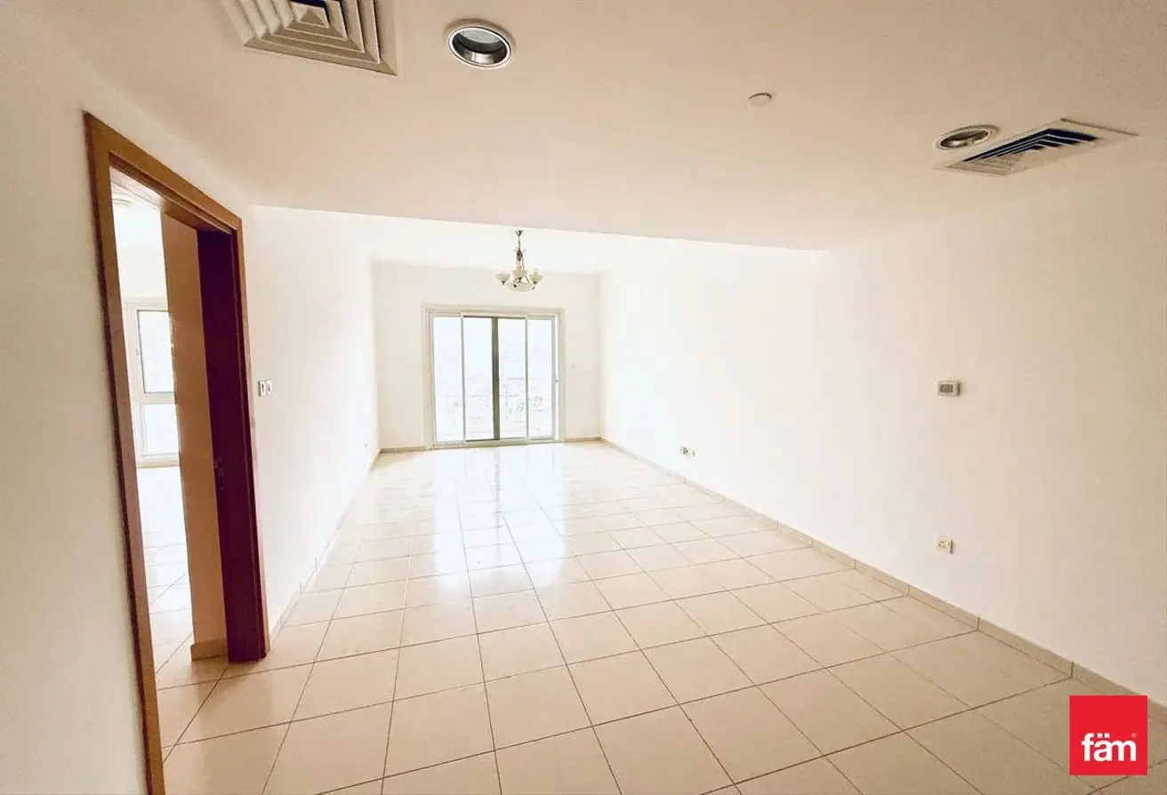 Spacious Layout | Vacant | Unfurnished