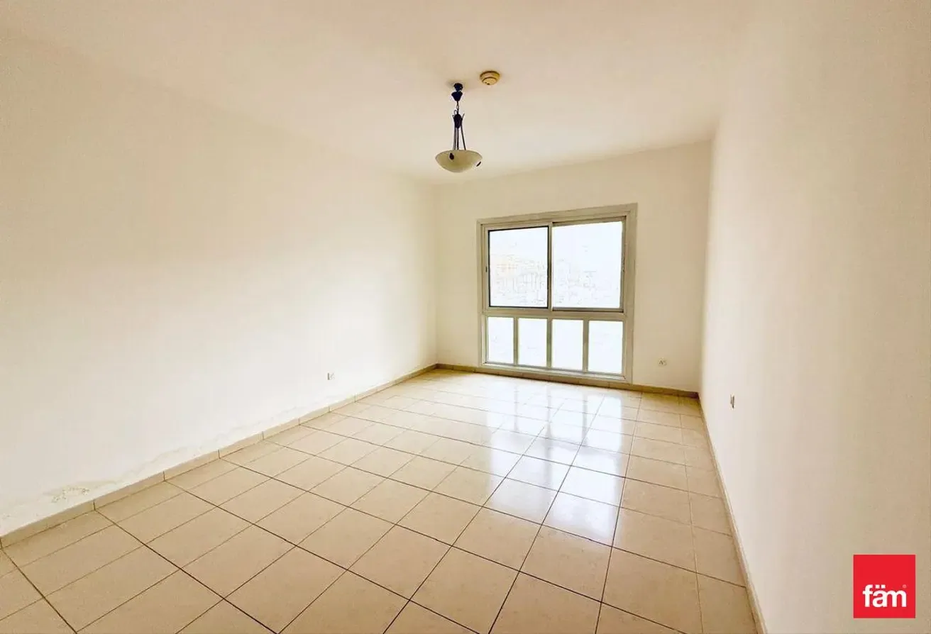 Spacious Layout | Vacant | Unfurnished