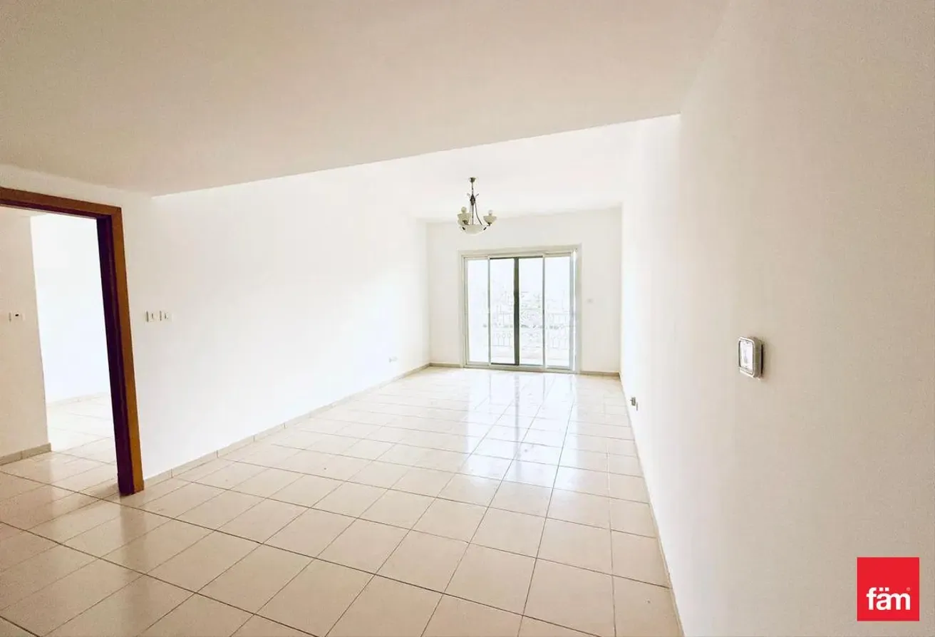 Spacious Layout | Vacant | Unfurnished