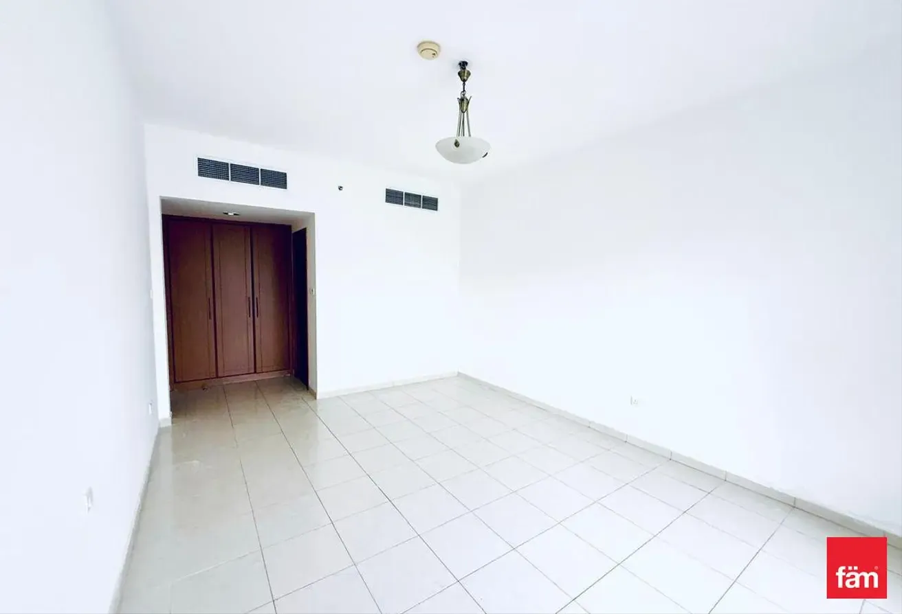 Spacious Layout | Vacant | Unfurnished