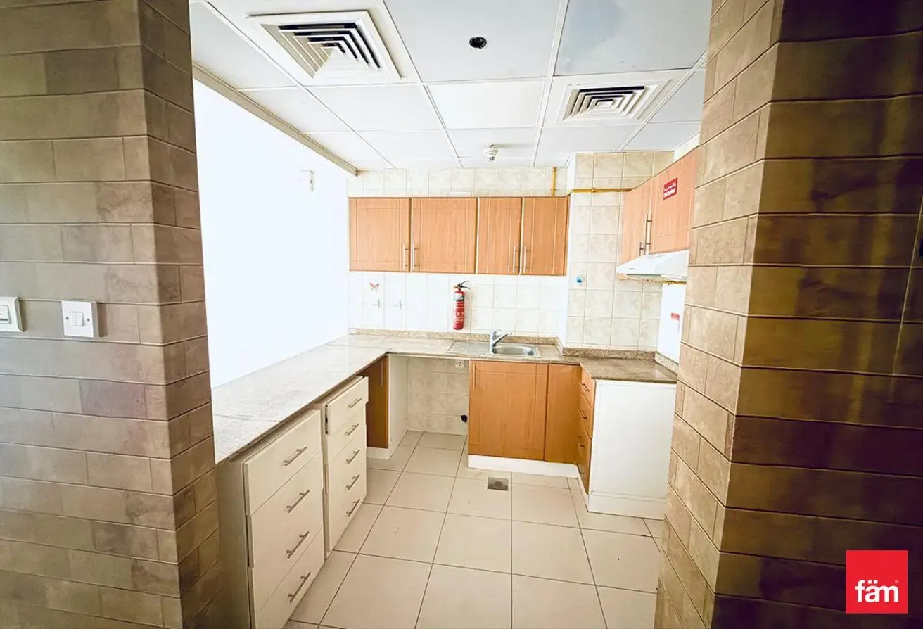 Spacious Layout | Vacant | Unfurnished