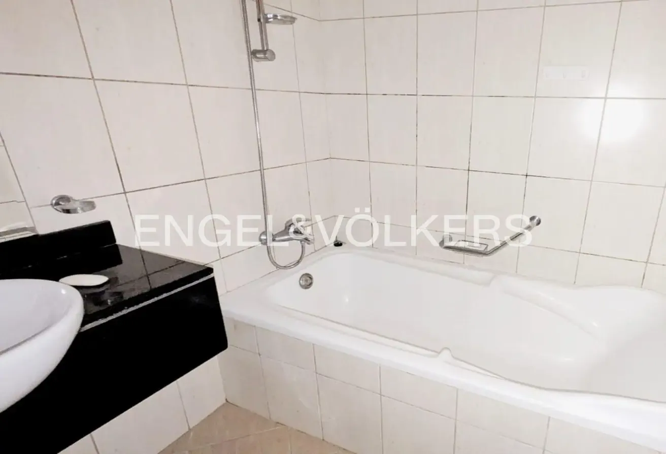 Vacant now | Low Floor | Spacious layout