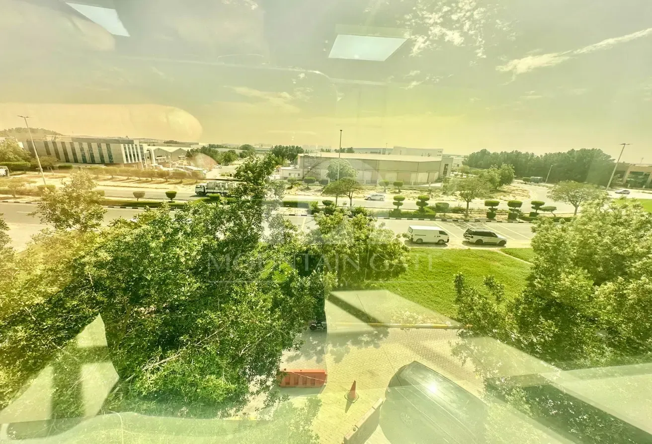 Business hub/ready/fitted/Great location