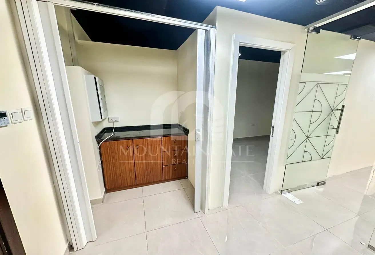 Business hub/ready/fitted/Great location