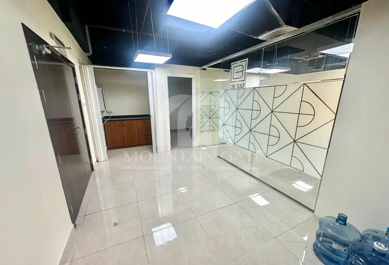 Business hub/ready/fitted/Great location