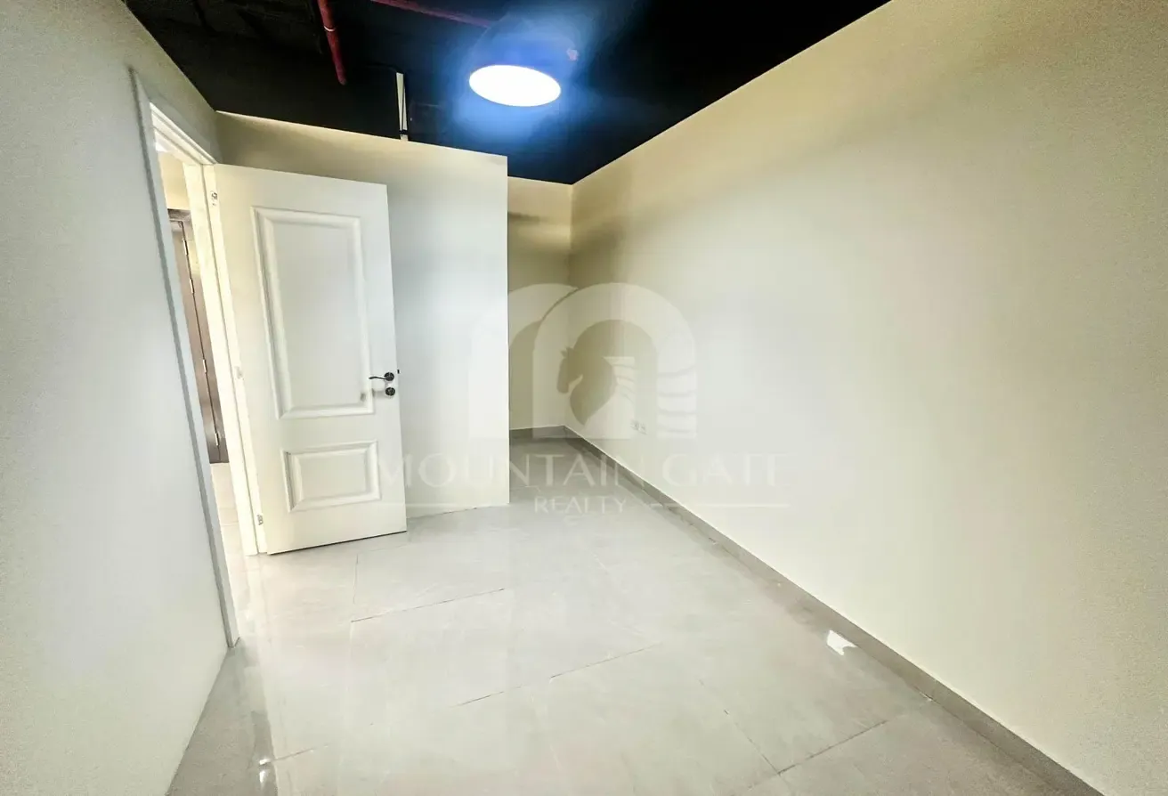 Business hub/ready/fitted/Great location