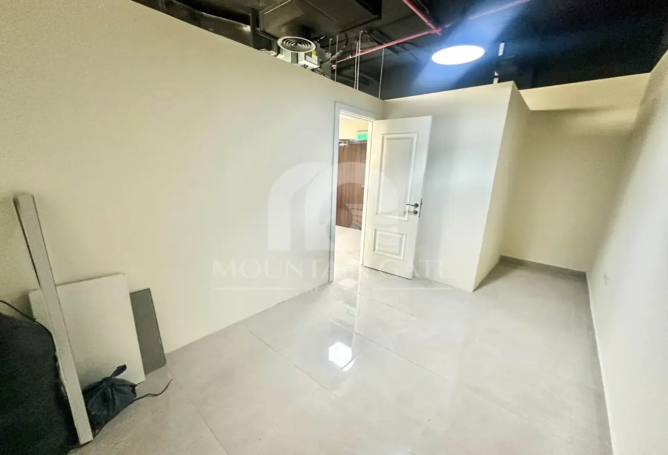 Business hub/ready/fitted/Great location