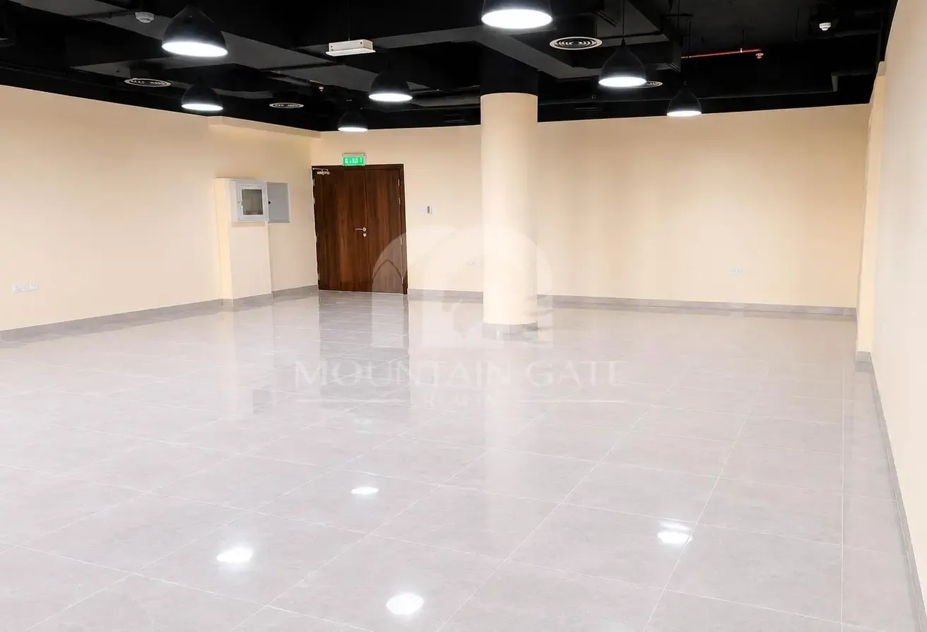 Prime location/fitted/ready to move in